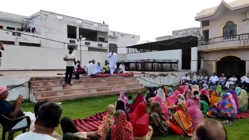 #हिंडौन में पेयजल समस्या को लेकर आयोजित जनसंवाद कार्यक्रम संबोधित करते वरिष्ठ समाजसेवी #जदयू नेता #हुकमसिंह_कश्यप