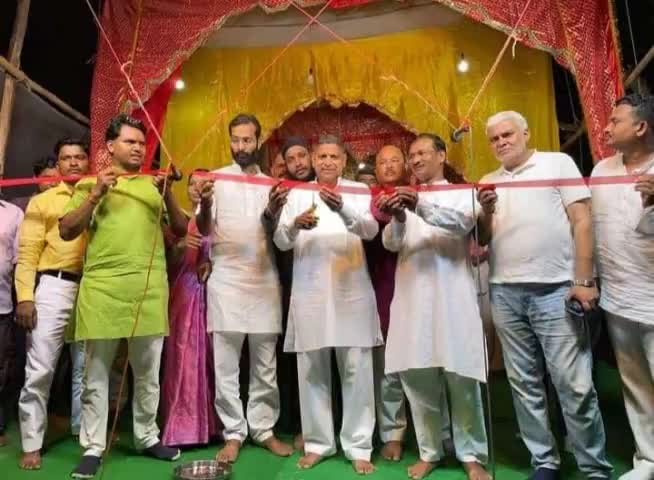 धामपुर। नहटौर के मोहल्ला धर्मशाला में कना गती रामलीला का उद्धघाटन विधायक ने किया।#रामलीला#उद्धघाटन#विधायक#ओमकुमार