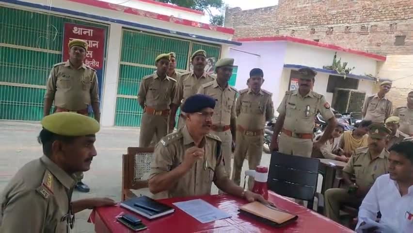 बच्चा चोरी गैंग को लेकर अफवाह फैलाने वालों पर प्रशासन सख्त, अमापुर थाने में CO ने जनप्रतिनिधियों से किया संवाद।#समाचार24