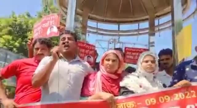 रानीगंज: अररिया: 32 दिन बाद भी बच्चा नहीं मिला. हमारा संघर्ष जारी रहेगा। 
#WhereIsRayyan #ArariaKaMudda