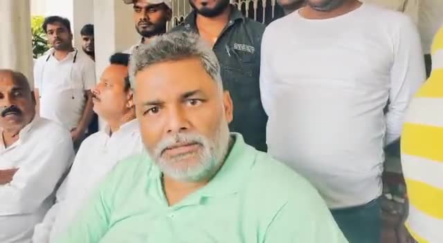 मधेपुरा: आज खुर्दा आवास पर प्रेस कॉन्फ्रेंस के दौरान जाप के #राष्ट्रीय अध्यक्ष श्री #राजेश रंजन उर्फ #पप्पू #यादव जी