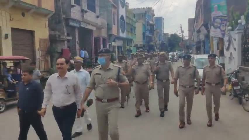अमरोहा: ज्ञानवापी मामले में आने वाले फैसले को लेकर शहर के तमाम खास रास्तो से गुज़री फ्लैग मार्च #amrohapolice #flagmarch #amroha