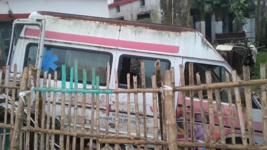 महिषी प्रखंड 19 पंचायत  में हॉस्पिटल के दुआरा 3 ऐंबुलेंस 2 का बुरा हाल 1 चालु है ! 
#Dm_Saharsa #Saharsa #Mahishi