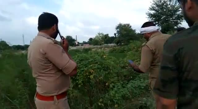 उत्तर प्रदेश लखनऊ #गोसाईगंज थाना अंतर्गत राज मिस्त्री को पीटकर मार दिया गया
मुख्यमंत्री आवास 35 किलोमीटर की दूरी पर अपराधियों के हौसले बुलंद है