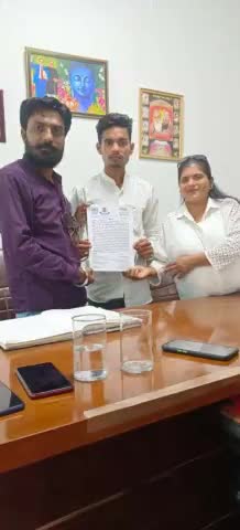 भीम सेना में पहले से कार्यरत विकेश वालिया को फिरोजाबाद जिला अध्यक्ष नियुक्त किया गया है। Nawab Satpal Tanwar 

#BhimSenaChief #NawabSatpalTanwar 

#क्रांतिकारी #जयभीम #JaiBhim