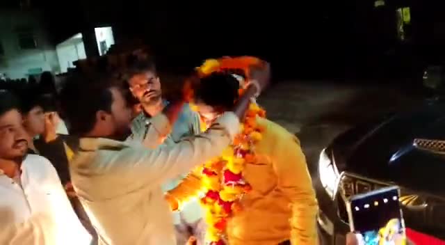 अपनी उड़ान के लिये किसी की राय ना.. मांगे बस अपने ऊपर विश्वास रखना..!

#शुभप्रभात 💞