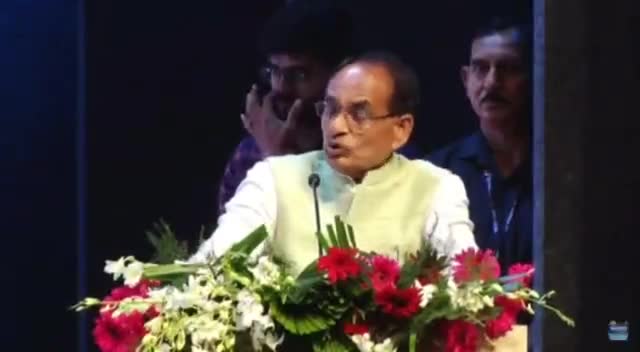 यह एक मानसिक गुलामी है और इस मानसिक गुलामी से देश को बाहर निकालना आवश्यक है। #हिन्दी_दिवस