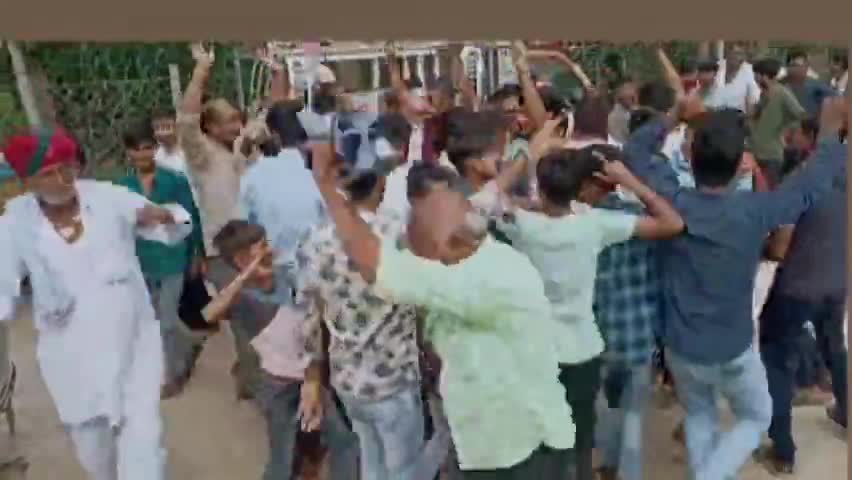 गंगरार: चितौडगढ:-गंगरार में आयोजित राजीव गाँधी ग्रामीण ओलंपिक खेल में सुदरी की टीमों की कबड्डी &क्रिकेट में #प्रतियोगिता पर जीत!