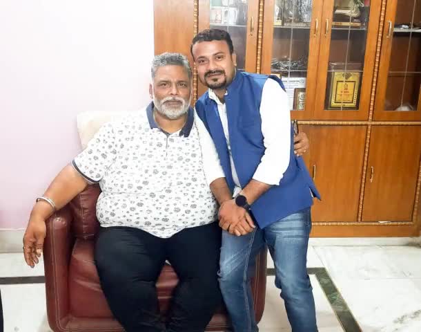 बीते रात्रि जन अधिकार पार्टी (लो•) के राष्ट्रीय अध्यक्ष आदरणीय #श्री_पप्पू_यादव_जी के साथ रात्रि भोजन करने के बाद आते समय माता-पिता जैसा स्नेह और प्यार पाकर #ह्रदय_तृप्त हो गया।

#PappuYadav #पप्पू_यादव 
#Jan_Sevak_Amarnath #जन_सेवक_अमरनाथ