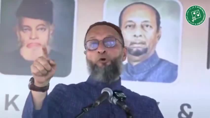 https://youtu.be/-stDegstzMI
जो रजाकार थे वो पाकिस्तान चले गए और जो वफादार थे आज भी मोदी की आखों में आंखें डालकर तिरंगा उठा कर अपने हुकूक की लड़ाई लड़ रहे है- बैरिस्टर असदुद्दीन ओवैसी

#aimim #asaduddinowaisi #nationalintegrationday
