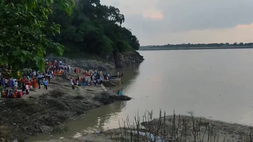 मिर्ज़ापुर: ज‍ित‍िया पर्व संतान की सुख-समृद्ध‍ि के लिए गंगा घाटों पर महिलाओं ने किया पूजा #मुद्दे की बात न्यूज #चुनार#पूजा