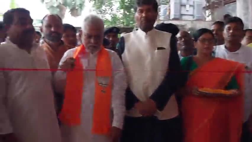 #सेवा_पखवाड़ा के तहत भारत के यशस्वी प्रधानमंत्री श्री Narendra Modi  जी के जन्मदिन के शुभावसर पर प्रधानमंत्री जी के जीवन वृत्त प्रदर्शनी का आयोजन हाजीपुर विधायक कार्यालय पर किया गया। केंद्रीय मंत्री पशुपति कुमार पारस जी,हाजीपुर के मा विधायक