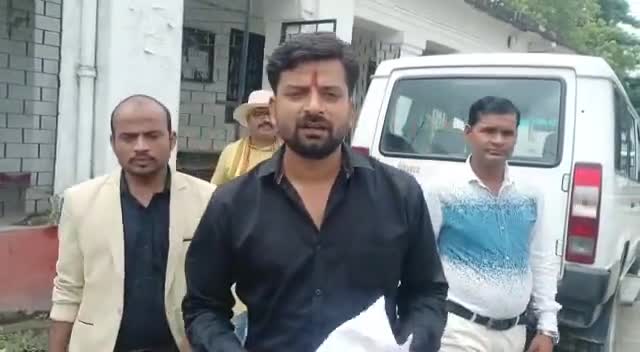 *50 बेड #ICU #वेंटिलेटर के लिए #सिविल_सर्जन को एक महीने का #अल्टीमेटम :- अनिकेत रंजन*

सदर अस्पताल मोतिहारी में 50 बेड का ICU और वेंटिलेटर लगाने को लेकर पूर्व लोक सभा प्रत्यशी सह बिहार नवयुवक सेना के संस्थापक अध्यक्ष *#धनजीत झा जी