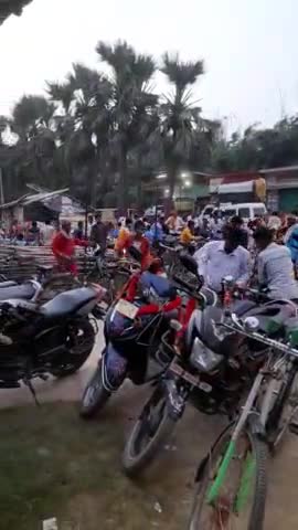 #अलीनगर_प्रखंड के #पिरहौली गांव के माननीय डीलर के #धर्मपत्नी की #एकासा में यहां #सभैती_भोज के लिए आए दूर-दूर से लोग।