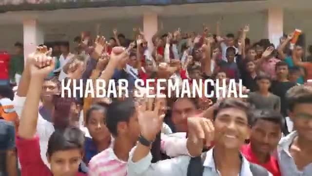 अररिया के #जोकीहाट हाईस्कूल कैम्पस में स्टूडेंट्स का हंगामा, हॉस्टल को पुलिस बैरक बनाने पर भड़का गुस्सा, सामाजिक संगठनों