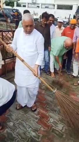 #सेवा पखवाड़ा कार्यक्रम के अंतर्गत आज सदर #सांसद रमापतिराम त्रिपाठी जी के साथ #स्वच्छता #जागरूकता अभियान में रहा।