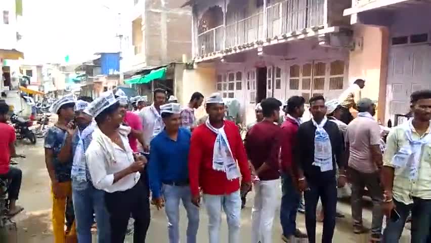 वार्ड04 में इमरान खत्री का प्रचार करते हुए
 जिले में पहली बार झाड़ू आम आदमी पार्टी को जीत का पपरचम लहराना है#राकेश जमरा