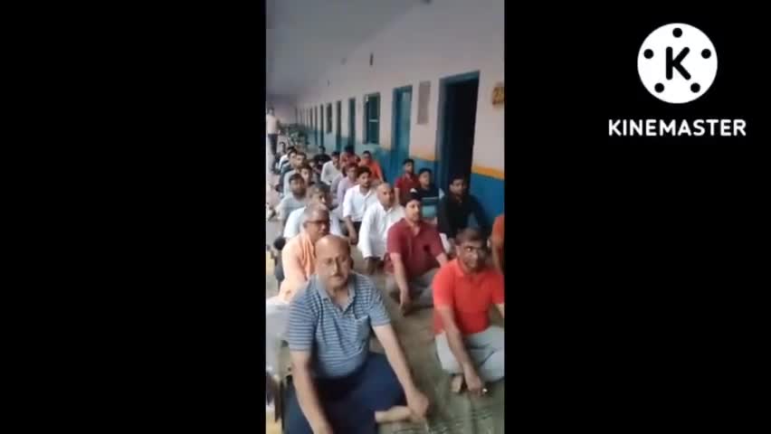 प्रांत संघचालक राजपाल सिंह के निधन पर अमापुर में स्वयंसेवकों ने उनके चित्र पर फूल माला चढ़ा कर दी श्रद्धांजलि। #समाचार24