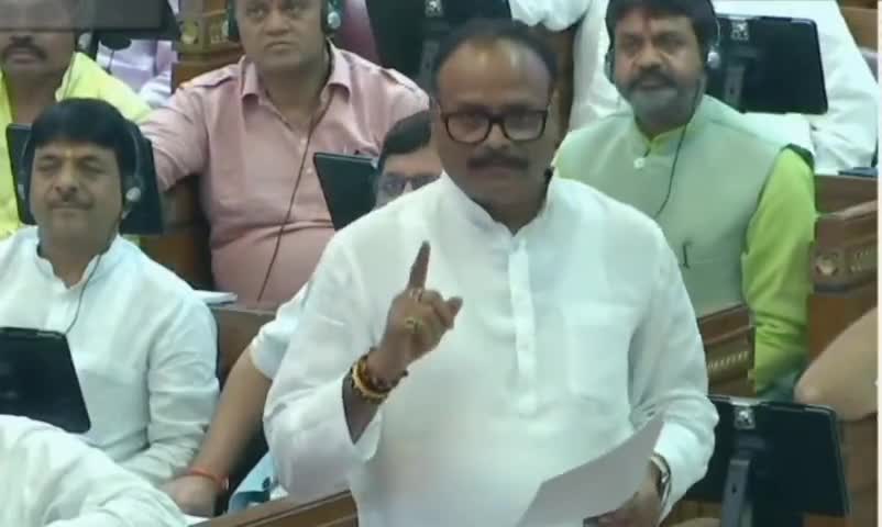विधानसभा सत्र के दौरान नेता प्रतिपक्ष  द्वारा चिकित्सा शिक्षा पर उठाय गए सवालों का जवाब देते #डिप्टी सीएम ब्रजेश पाठक#