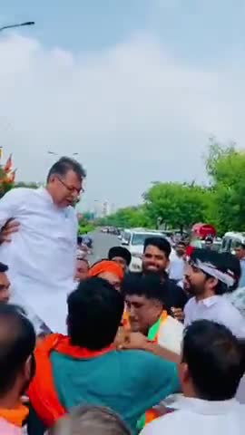 प्रदेश अध्यक्ष माननीय डॉ सतीश पूनिया जी को
जिला अध्यक्ष अभय सिंह जी बने मंच तक सारथी, #BJYM #satishpoonia