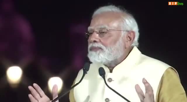 देश अब अपनी श्रम शक्ति पर गर्व कर रहा है,
#ShramevJayate आज देश का मंत्र बन रहा है।
