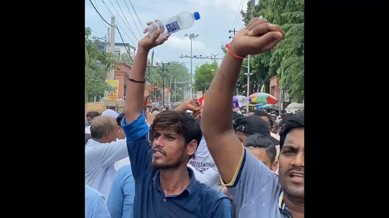 बिहारशरीफ मेयर प्रतियाशी अनीता देवी उम्मीदवारी के लिए नामांकन दाखिल कराई ॥

छात्रों का नेता कैसा हो - अनीता देवी जैसा हो ।
आपका मेयर कैसा हो  - अनीता देवी जैसा हो ।

 #बिहारशरीफ