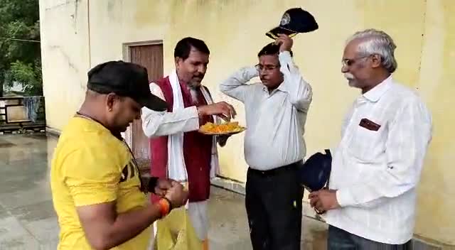 #PMModiji #CMshivrajsinghchouhan 
सम्मान सप्ताह का पांचवा दिन
 देश के यशस्वी प्रधानमंत्री माननीय नरेंद्र मोदी जी के 72 वें जन्मदिन के अवसर पर भूतपूर्व सैनिकों का फूलों से सम्मान किया गया 21/9/22