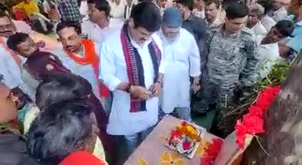 #सुरखी #विधानसभा के ग्राम एरनमिर्जापुर विकासखंड राहतगढ़ में #मुख्यमंत्री_जन_सेवा_अभियान कार्यक्रम में पूजा अर्चना कर कार्यक्रम की शुरुआत की।
Shivraj Singh Chouhan