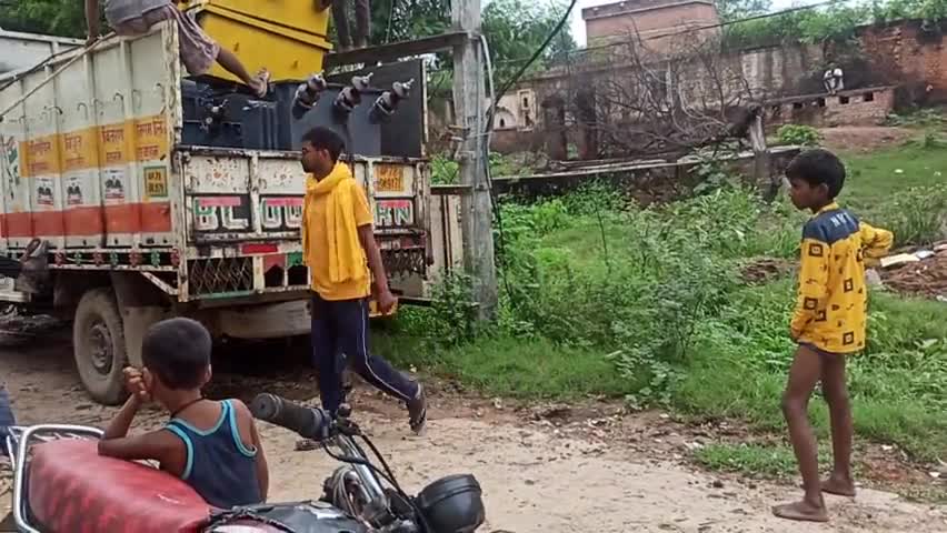 #भदेहदू के आजित_ खरगसी पाँचबाखर दलितबस्ती का  ट्रांसफार्मर कई दिनों से जला पड़ा था जानकारी होने पर तत्काल बदलवाया #PCपटेल