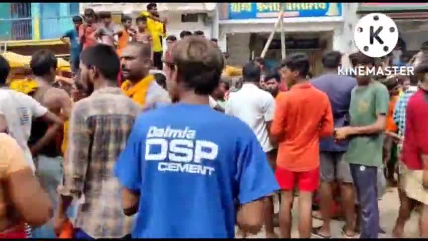 संपतचक: संपतचक बाजार में हाईवा की टक्कर से 14 वर्षीय किशोर की हुई मौत, ग्रामीणों ने विरोध में जाम किया सड़क  #सड़क_दुर्घटना