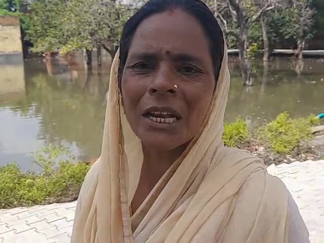 कोल: अलीगढ़ kunjalpur नगला मोलबी पानी से हो रहे परेसान महिलाओं और colony के लोग #aajtakviral #news_today #publicapps