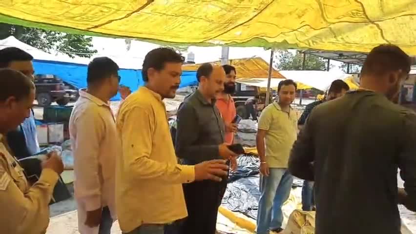 दिनेशपुर- प्रतिबंधित पॉलिथीन हेतु बीडीओ टीम ने चलाई जनजागरूकता अभियान #prohibitionpolythene #bdogadarpur  #gadarpurnews