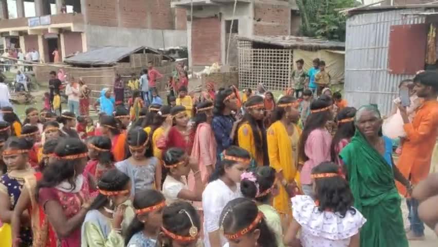 औराई बाजार दुर्गा पूजा समिति के द्वारा शुभ कलश यात्रा निकाली गई।
#दुर्गा_पूजा
