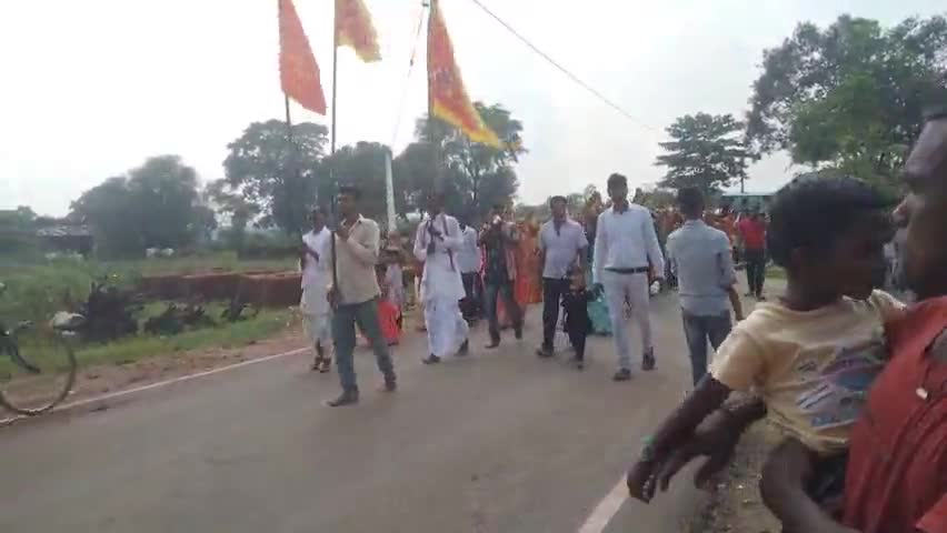 नवरात्र को लेकर #ग्राम महादेव टिकरा में #निकली गई मां दुर्गा की भव्य कलश यात्रा@@
