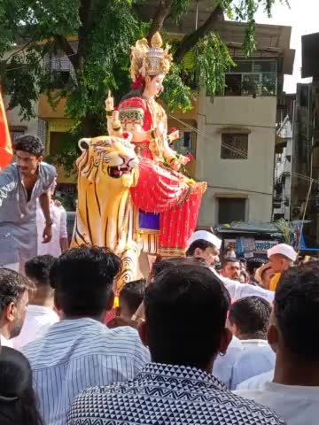 #devi durga ko le jaate hue shradhalu tatha unke gand Marne neta mukhymantri Jay Mata Di