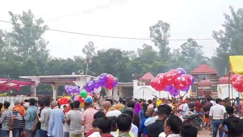 शारदीय #नवरात्र के पहले दिन #थावे वाली माता के दर्शन के लिए उमड़ी भीड़