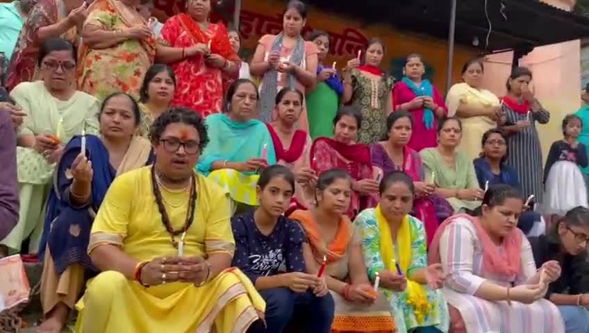 #अंकिता_भंडारी को "श्री राधा रसिक बिहारी भागवत परिवार रामनगर" द्वारा #मां_गंगा के तट पर दी गई #श्रद्धांजलि