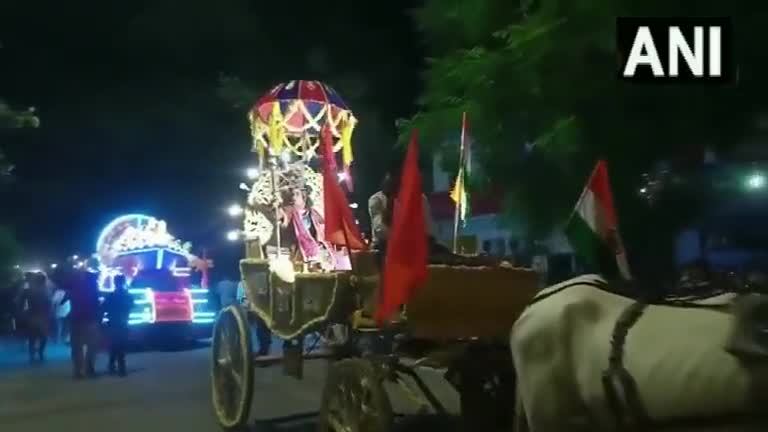 हापुड़: यूपी के हापुड़ में रामलीला के दौरान भव्य राम बारात निकाली गई, राम बारात देखकर जनता बोली जय श्रीराम। #jaisriram #upnews
