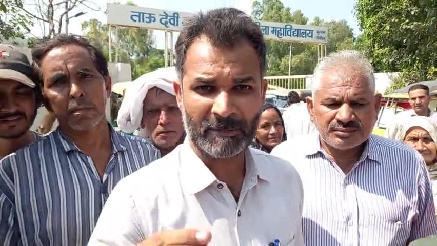 #मुरथल गाँव में भेजे गए #लाखों रुपय के बिजली बिल, गांव वालों ने #रोड़ जाम कर दर्ज कराया अपना #विरोध : #देवेन्द्र_गौतम