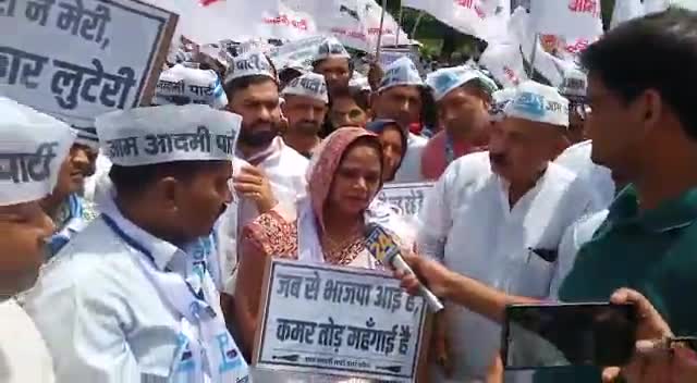 #सिकंद्राबाद आप प्रत्याशी पूंजीवाद को बढ़ावा देने वाली भाजपा सरकार के विरोध में 3 दिन के अनशन पर।
#बुलन्दशहर न्यूज