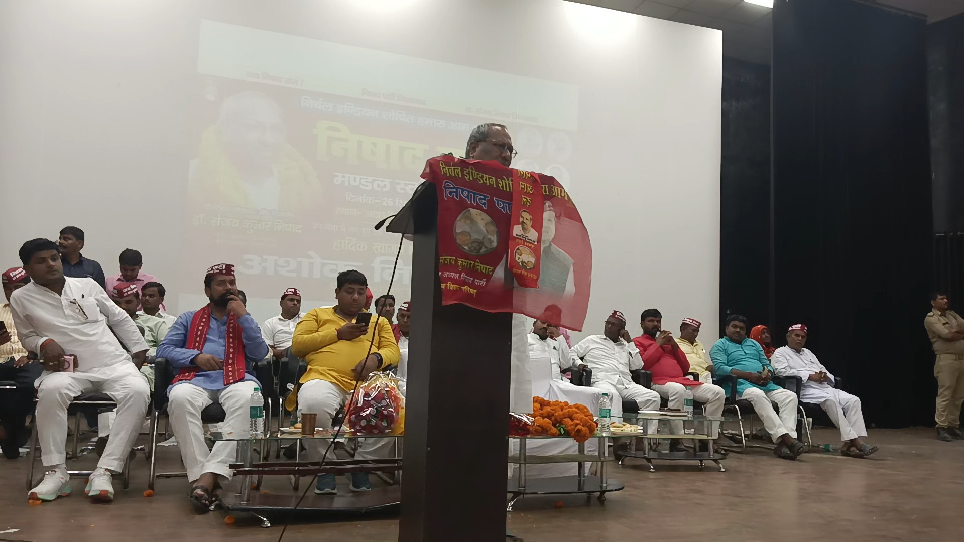 निषाद पार्टी राष्ट्रीय अध्यक्ष एवं कैबिनेट मंत्री महामना माननीय डॉ संजय कुमार निषाद जी
#निषाद_पार्टी 
#nishadparty