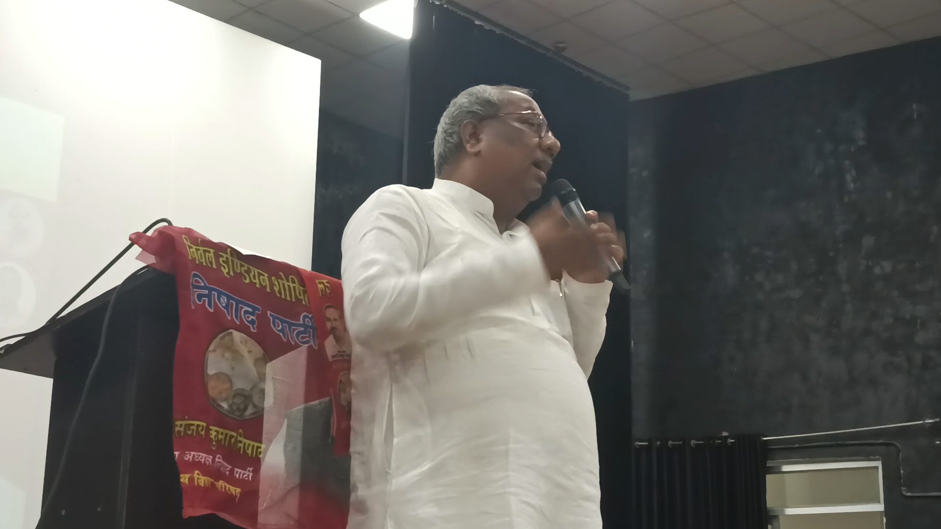 निषाद पार्टी राष्ट्रीय अध्यक्ष एवं कैबिनेट मंत्री महामना माननीय डॉ संजय कुमार निषाद जी
#निषाद_पार्टी 
#nishadparty