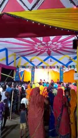 #पिरहौली में #आरती के समय #दुर्गा#मंदिर में लगी #सार्धालूओ की #काफ़ी #भीड़ दूर दूर से आए #सार्धालु।