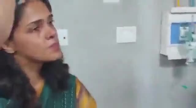 😔लखनऊ मंडल की कमिश्नर रोशन जैकब जब लखीमपुर में सड़क हादसे के पीड़ितों से मिलने पहुंची.🙏 #hdnews