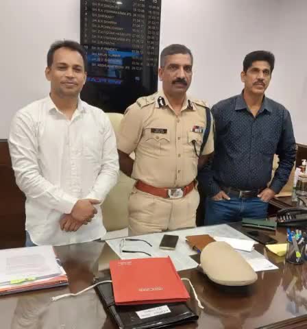 Today we meet Our Just like Big Brother Shri #Anshuman #Yadav #Ji #IPS #IG and #ADM #CRPF Head office New Delhi at his CGO Complex Head office in New Delhi and Say him

#Many #many #Thanks #for #Our #VIP #Arrange