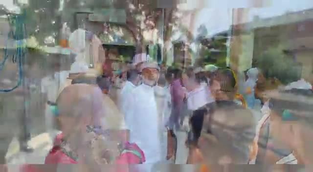 #रामगढ मे 3 साल की बच्ची का अपहरण कर लिया गया है इसकी सूचना पूर्व भाजपा विधायक अशोक सिंह को चली तो परिवार से मिलकर SP को