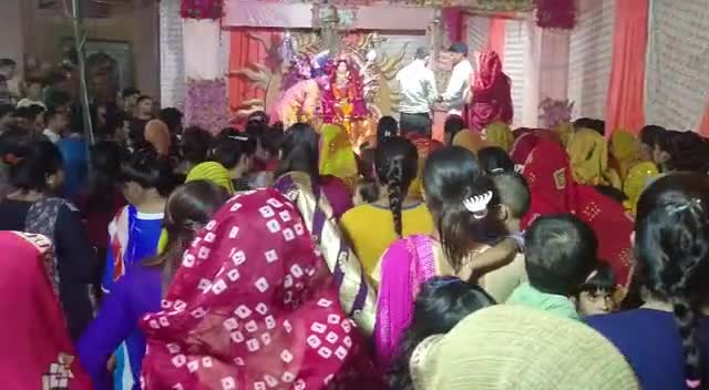 चूरू: दुर्गा पूजा महोत्सव के अवसर पर श्री खेड़ापति हनुमान मंदिर में मां दुर्गा की आरती करी गई #churunews #churupatrika##india