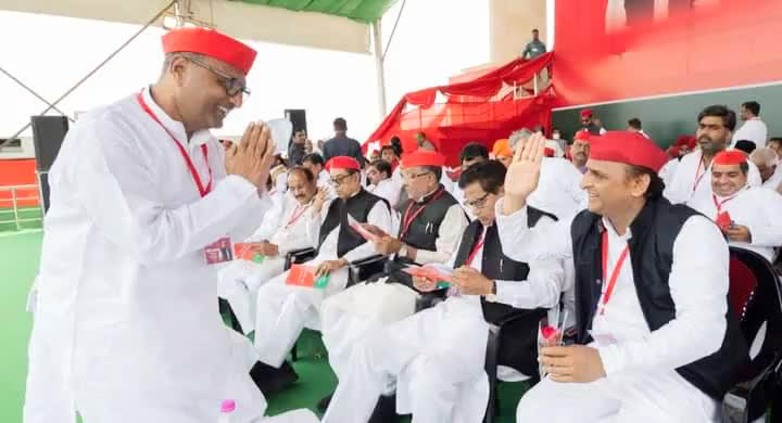 समाजवादी पार्टी के 9वें राज्य व राष्ट्रीय सम्मेलन की अद्भुत और अभूतपूर्व सफलता हेतु सभी समाजवादी साथियों, विशेषकर जौनपुर के हमारे सभी समर्पित कार्यकर्ता साथियों को बहुत-बहुत बधाई।

#ShailendraYadavLalai #शैलेन्द्रयादवललई