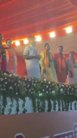 #सिरोही: आबू रोड पहुँचे #PM मोदी
मोदी ने सभा को नही किया यहाँ संबोधित
लेट होने के कारण 10 बजे बाद माइक का नही किया उपयोग