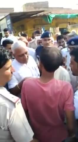 हिसार: ड्रेन पर फोटो खिंचवाने पहुंचे रणबीर गगवा का पातन गांव में विरोध #hisarnews #bjpindia